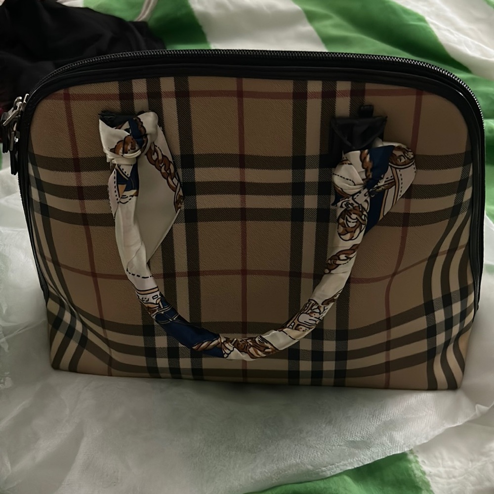 Burberry purse great condition